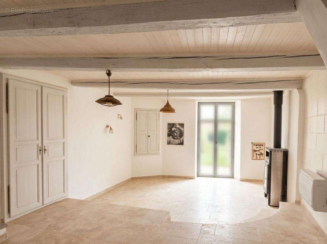 À Vendre à Saint Bonnet du Gard - Maison de village 84m² - 2 chambres - cour - photo 2