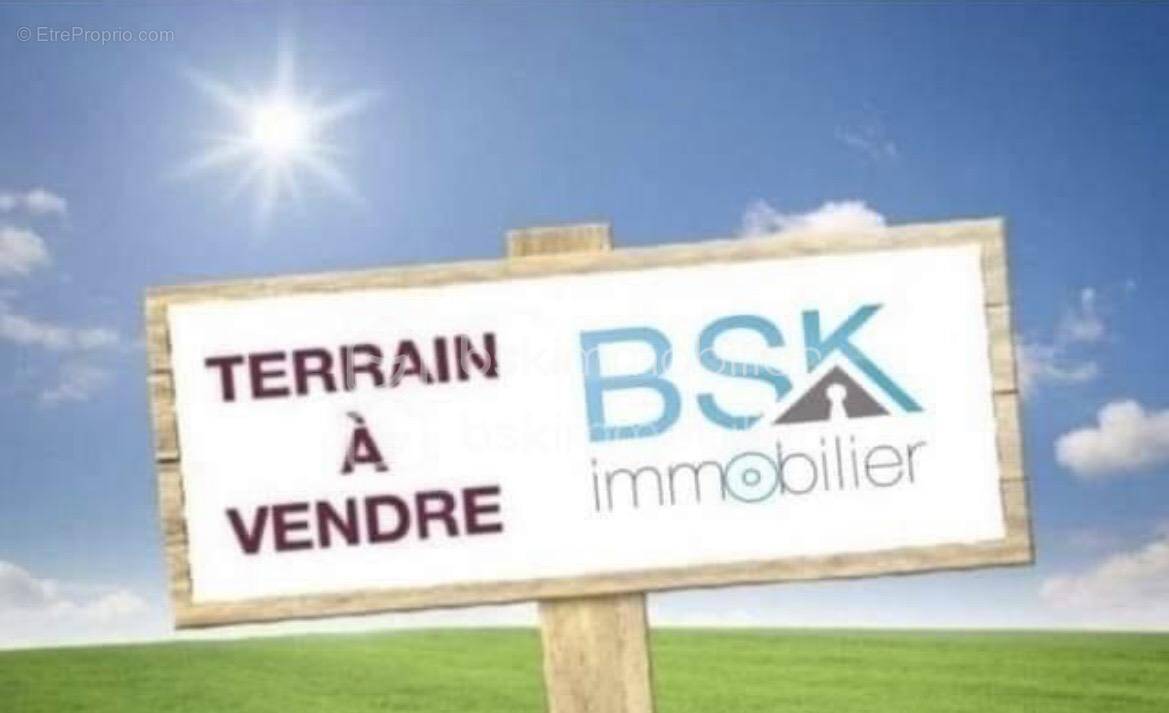 Terrain à MONTIVILLIERS