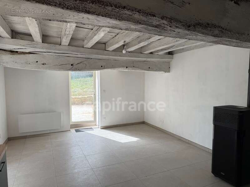 Le charme de l’ancien, le confort du moderne – Maison rénovée de 124 m² à Saint-Maurice-de-Satonnay - photo 7