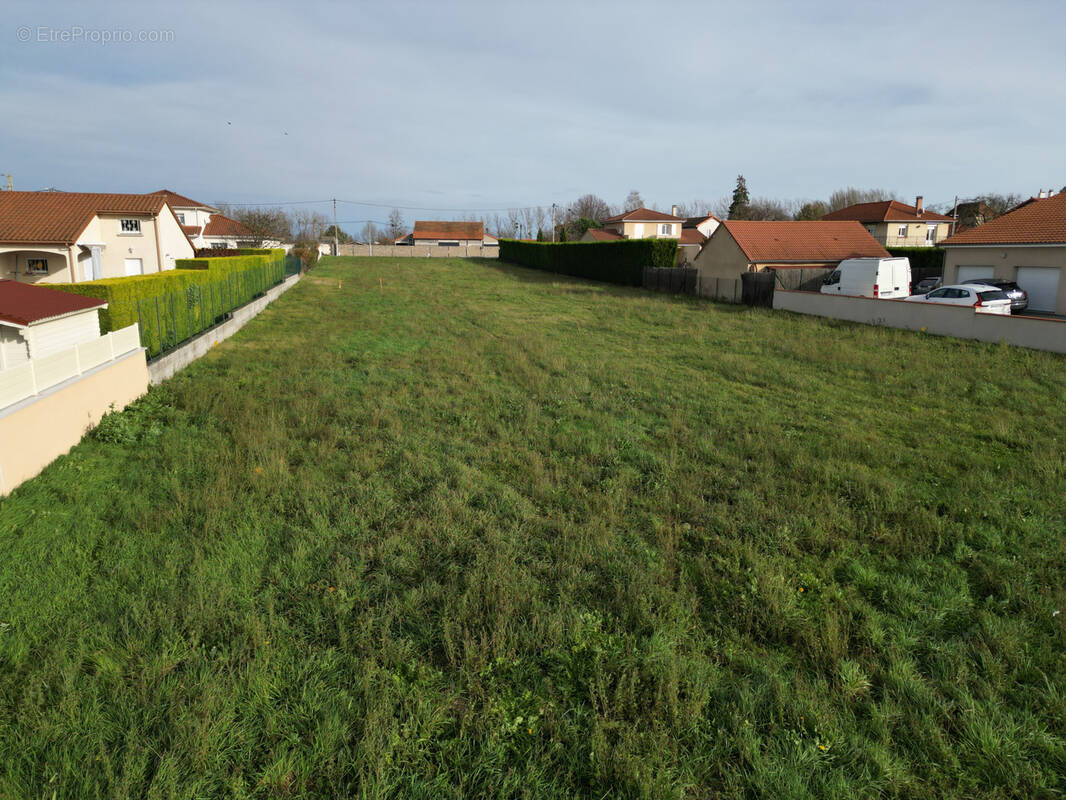 Terrain à VARENNES-SUR-MORGE