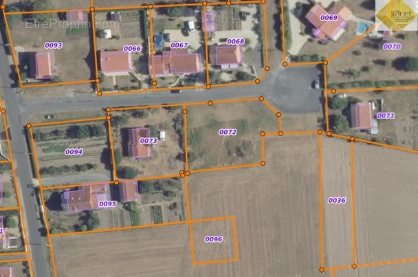 Terrain à VICQ-SUR-GARTEMPE