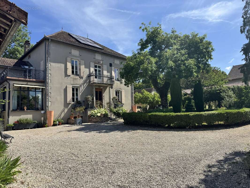 Maison à LONS-LE-SAUNIER