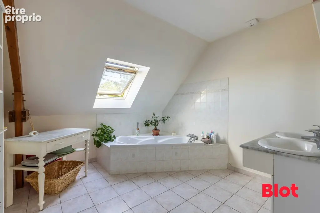 Maison 6 pièces 142 m² à vendre à Chevaigne (35250) - photo 7