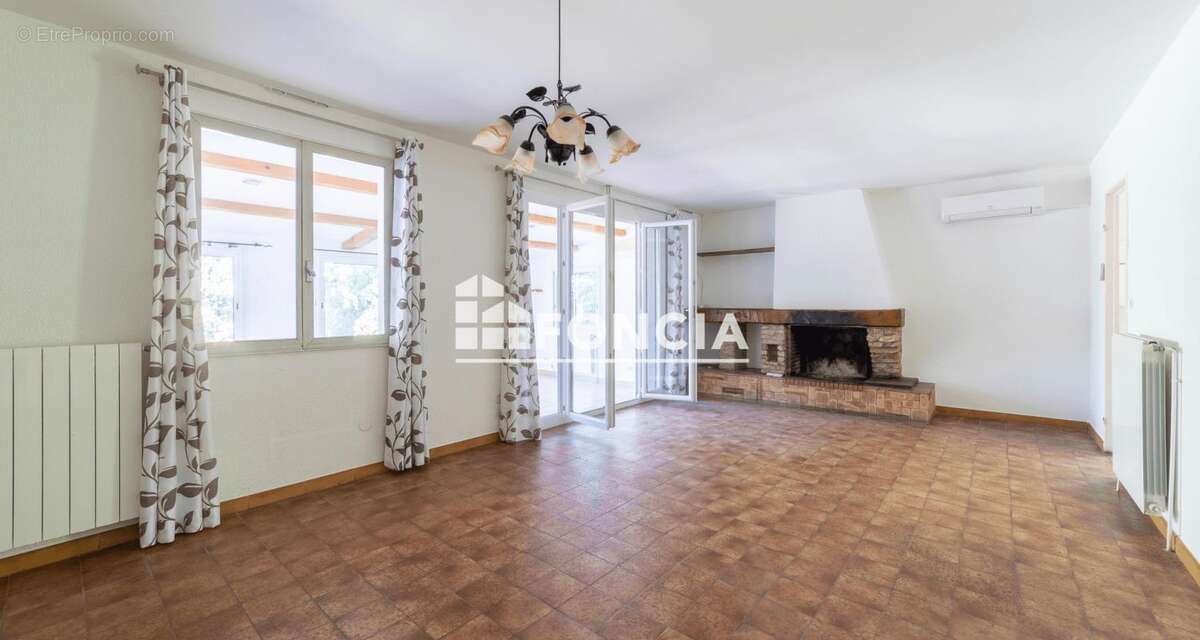 Maison à SAINT-JEAN-DE-CORNIES