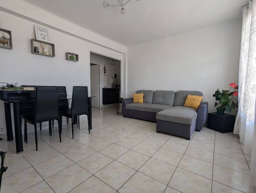 Appartement à VALLAURIS