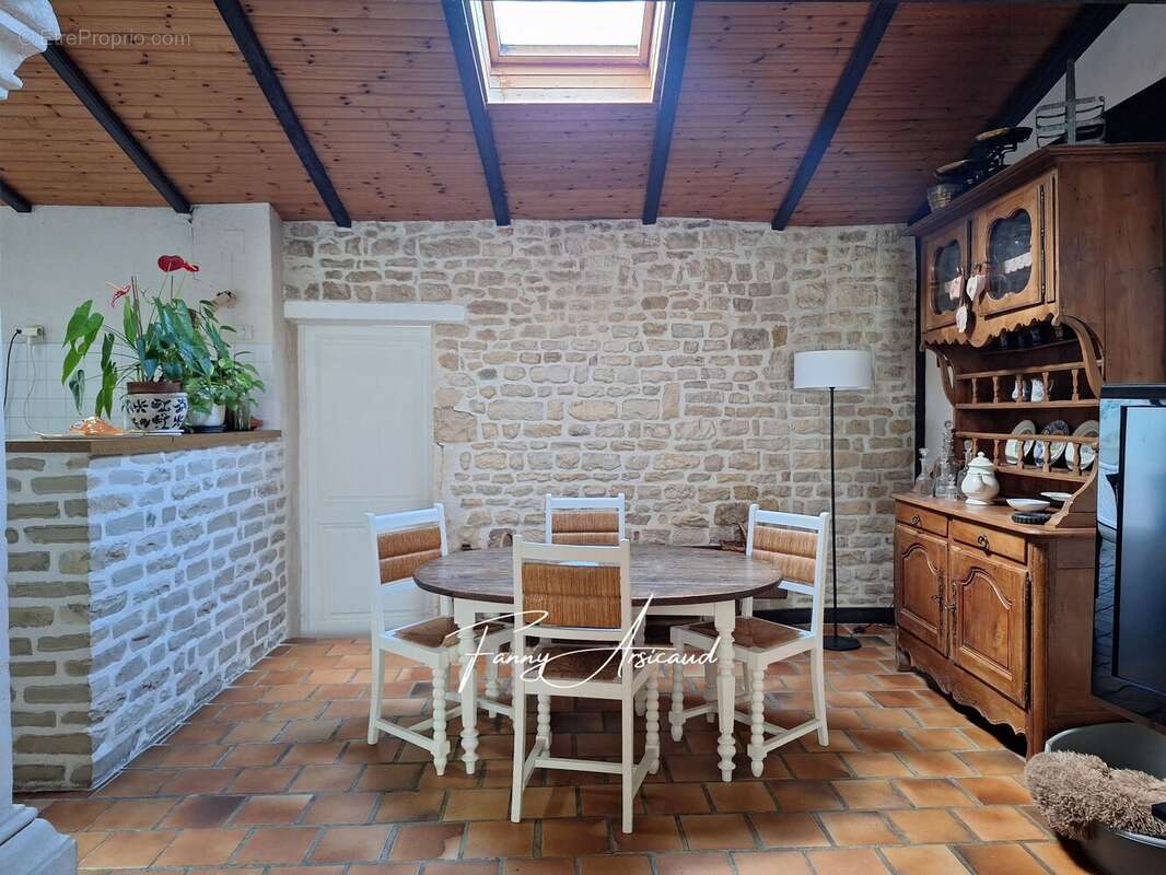 Maison à CHARRON