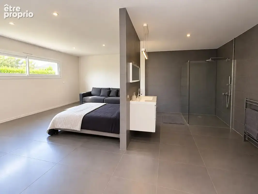 Maison d'architecte de plain-pied de 108 m² : garage double et terrasse. - photo 6