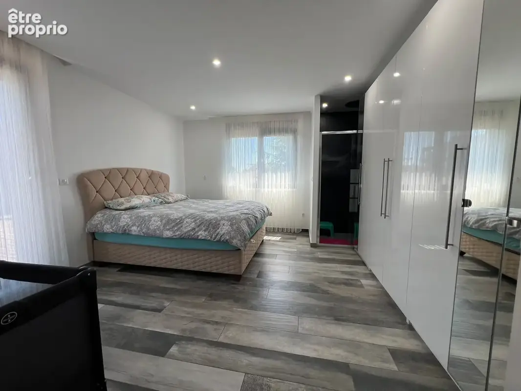 Maison familiale de 150 m2 avec 5 chambres, grand garage, cave et dépendance - photo 4