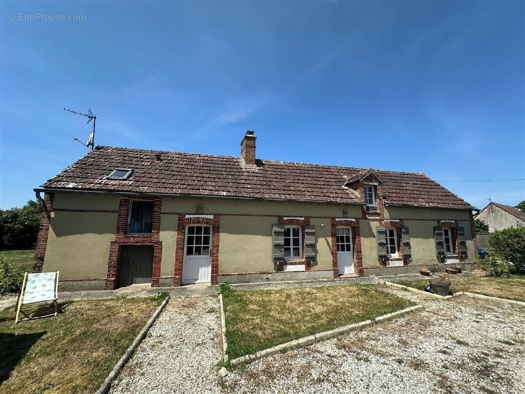 Maison à TREMBLAY-LES-VILLAGES