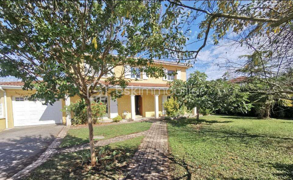 Villa familiale 9 pièces – 230 m² – La Verpillière - photo 2