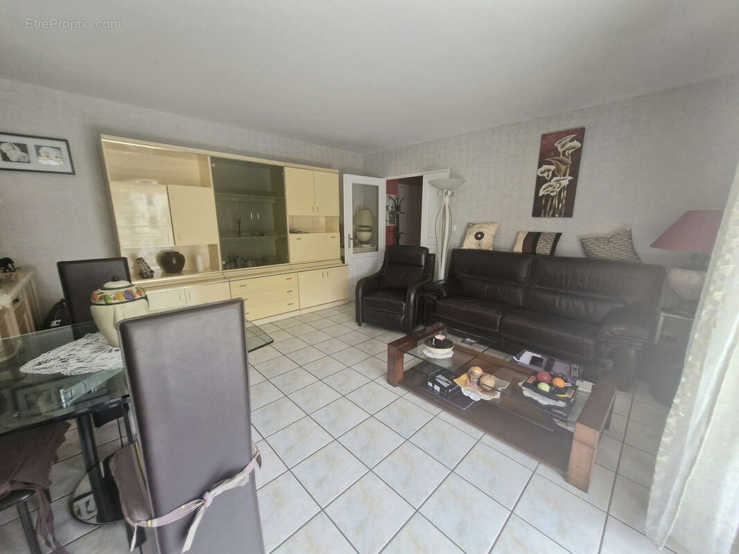 Bron centre  appartement type 2 avec terrasse - photo 2