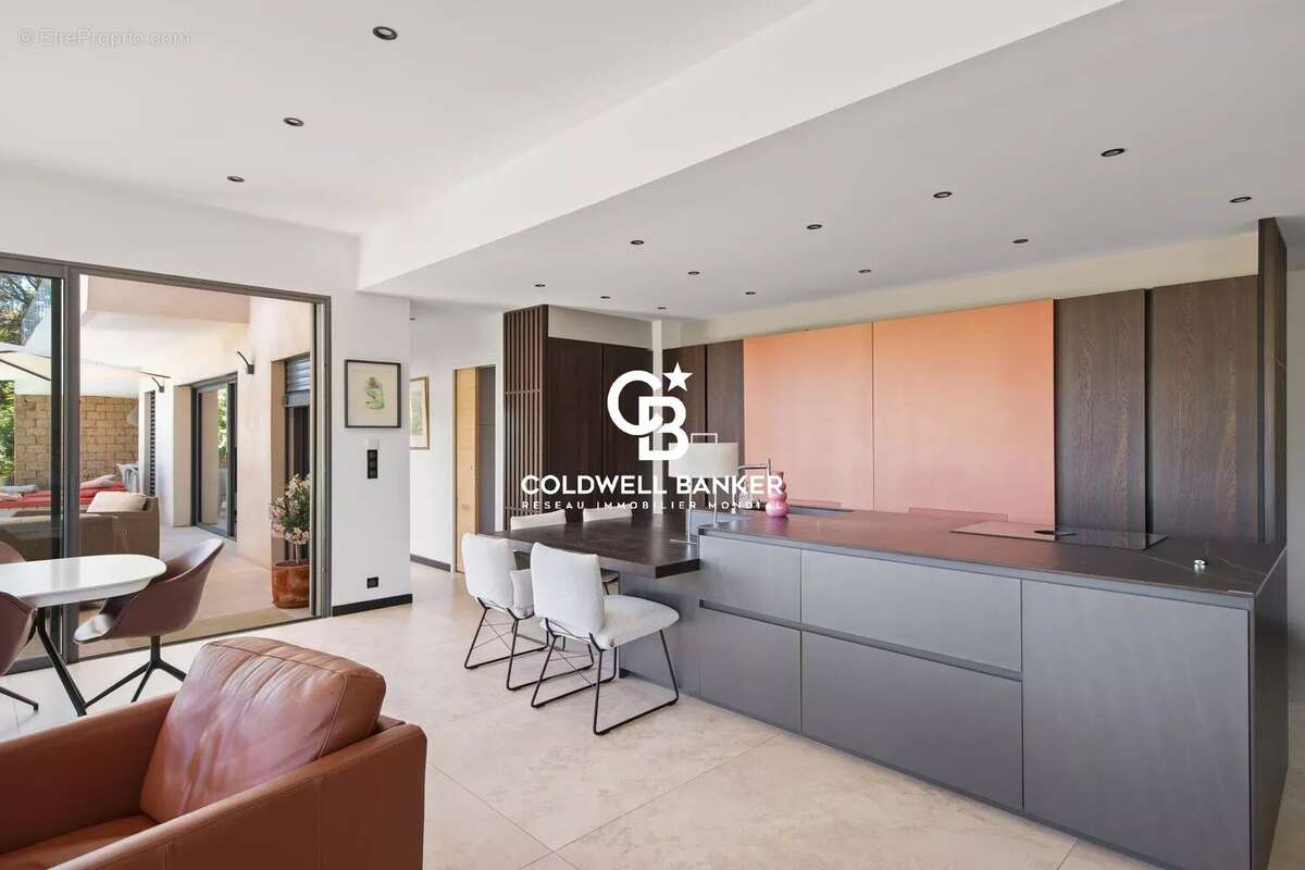 Villa contemporaine vue mer, Golf de Valcros - 83250 La Londe-les-Maures - photo 4