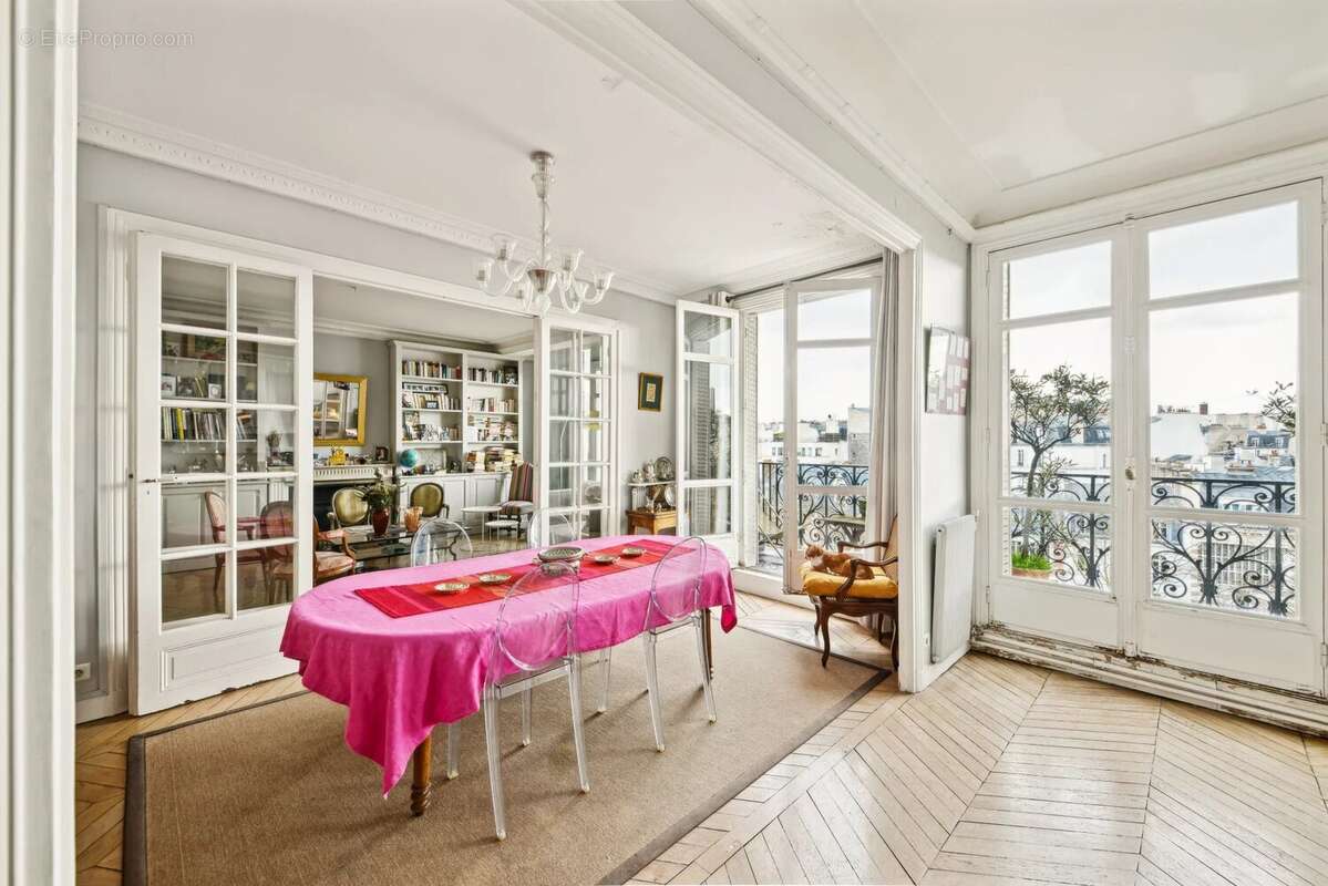 Appartement à PARIS-17E