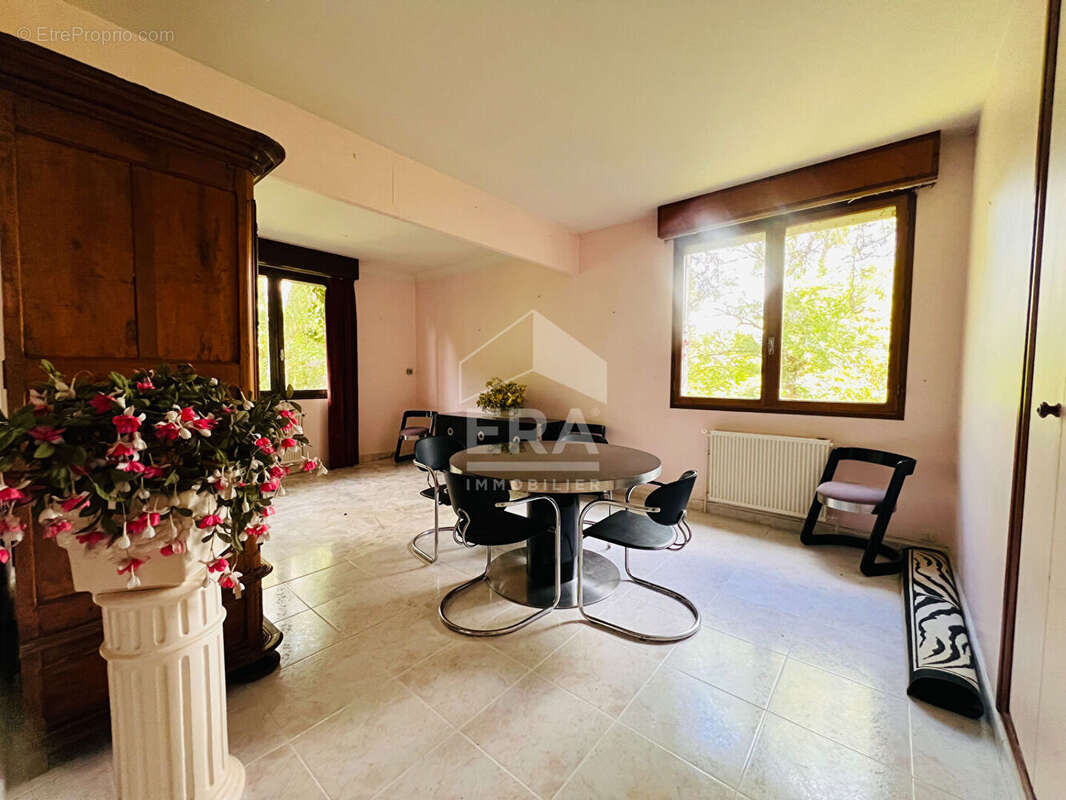 Maison à MORNAC-SUR-SEUDRE