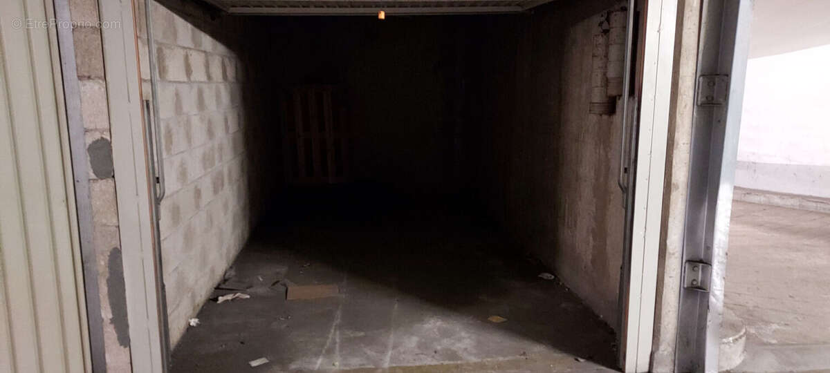 Parking à PARIS-14E