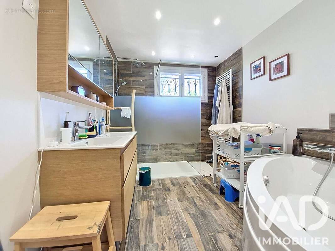 Maison 160 m² à Saint-Maurice-Sur-Aveyron  - photo 7