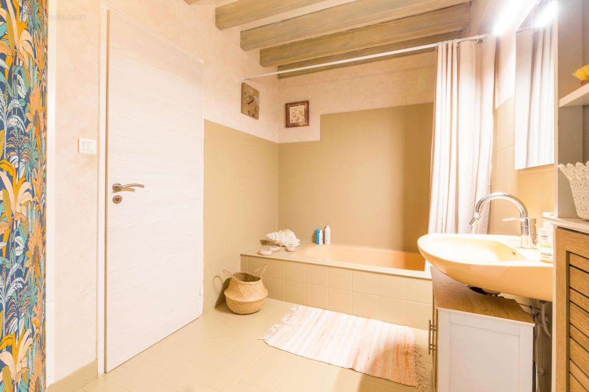 Maison à MIREBEAU-SUR-BEZE