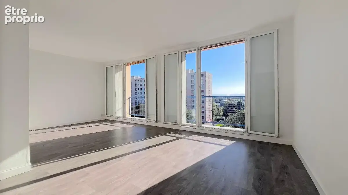   - Appartement à DECINES-CHARPIEU