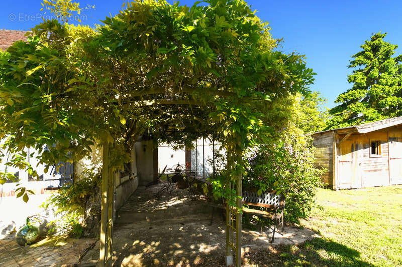 Maison à TREMBLAY-LES-VILLAGES
