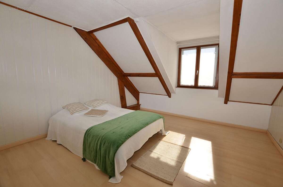 Maison à SAINTE-GENEVIEVE-DES-BOIS