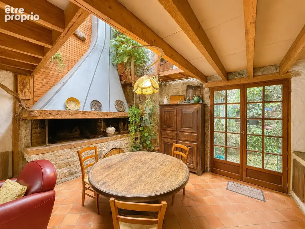 Maison de village en pierres avec annexes, jardin et cour intérieure à SAINT-PIERRE-DE-BOEUF - photo 7