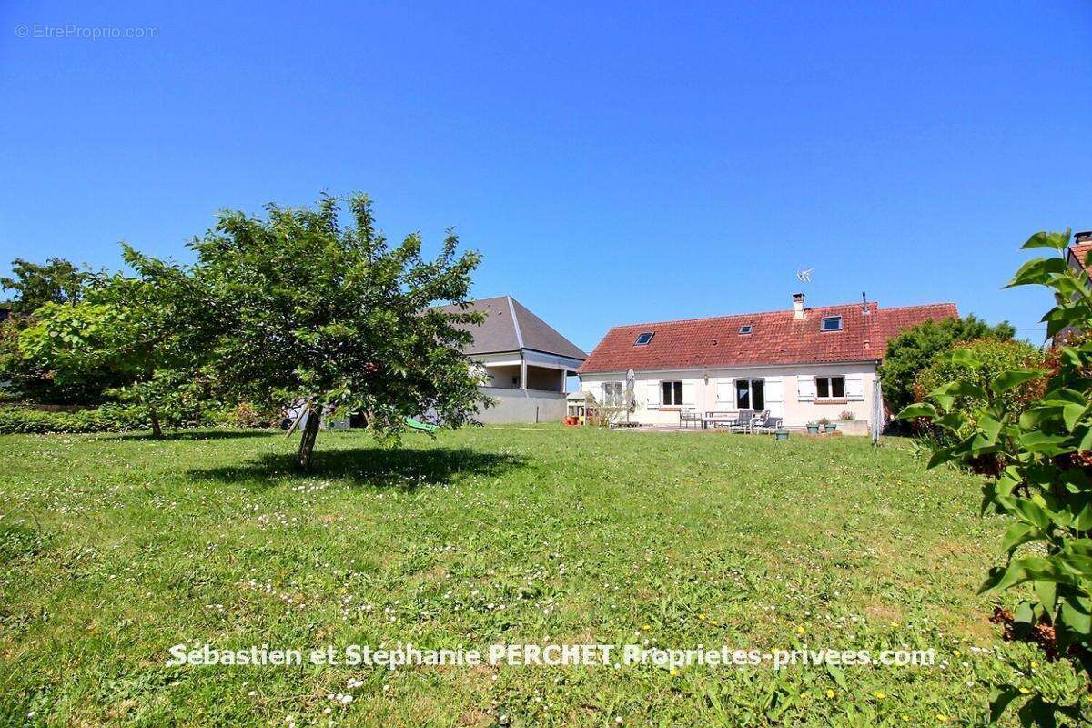 Maison à SAINT-PERAVY-LA-COLOMBE