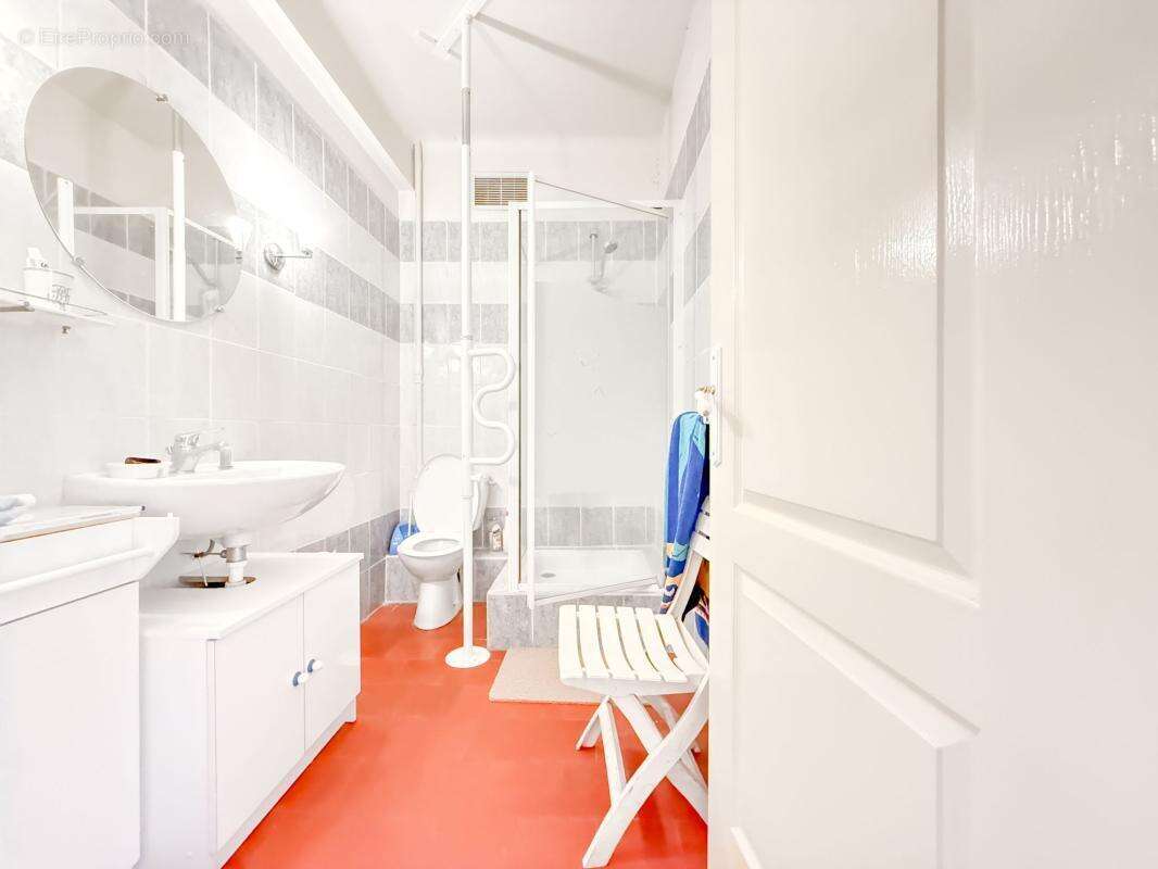 Maison de Maître à vendre à LUCERAM 160 m² 4 chambres jardins terrasses caves - photo 9