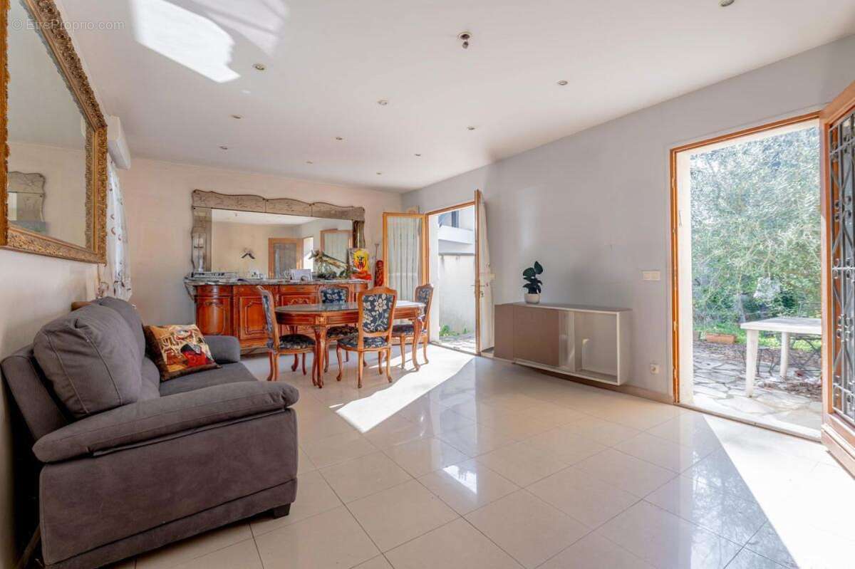 Maison à SAINT-MAUR-DES-FOSSES