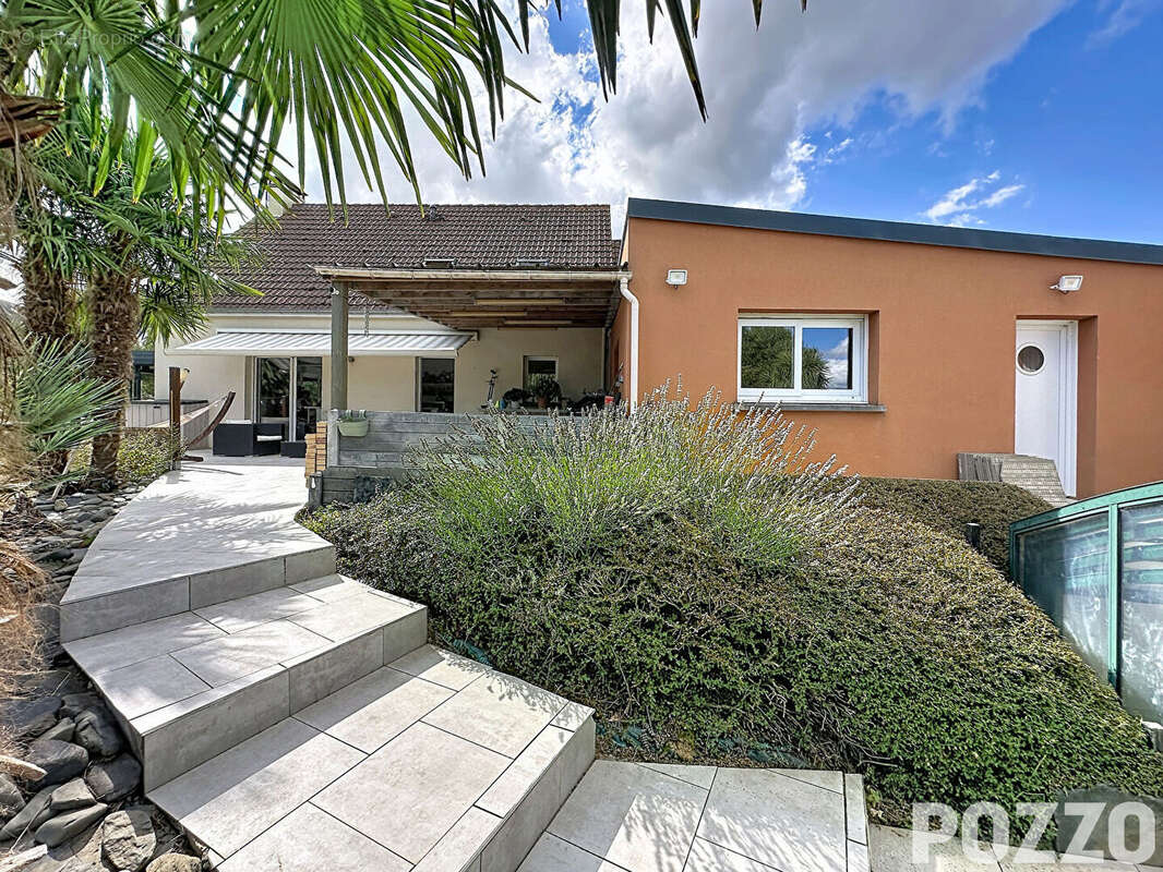 A Vendre - Bacilly - Maison 7 pièce(s) 187 m² - Piscine - Vie de plain pied - photo 5