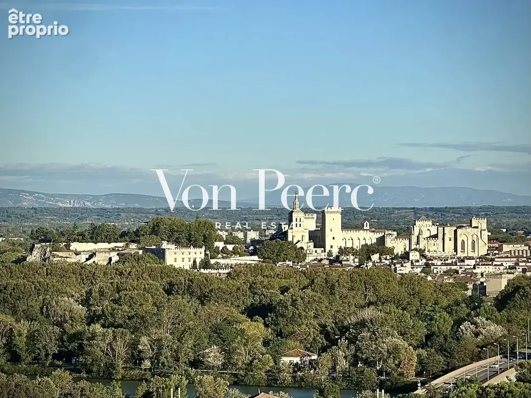 Appartement à VILLENEUVE-LES-AVIGNON