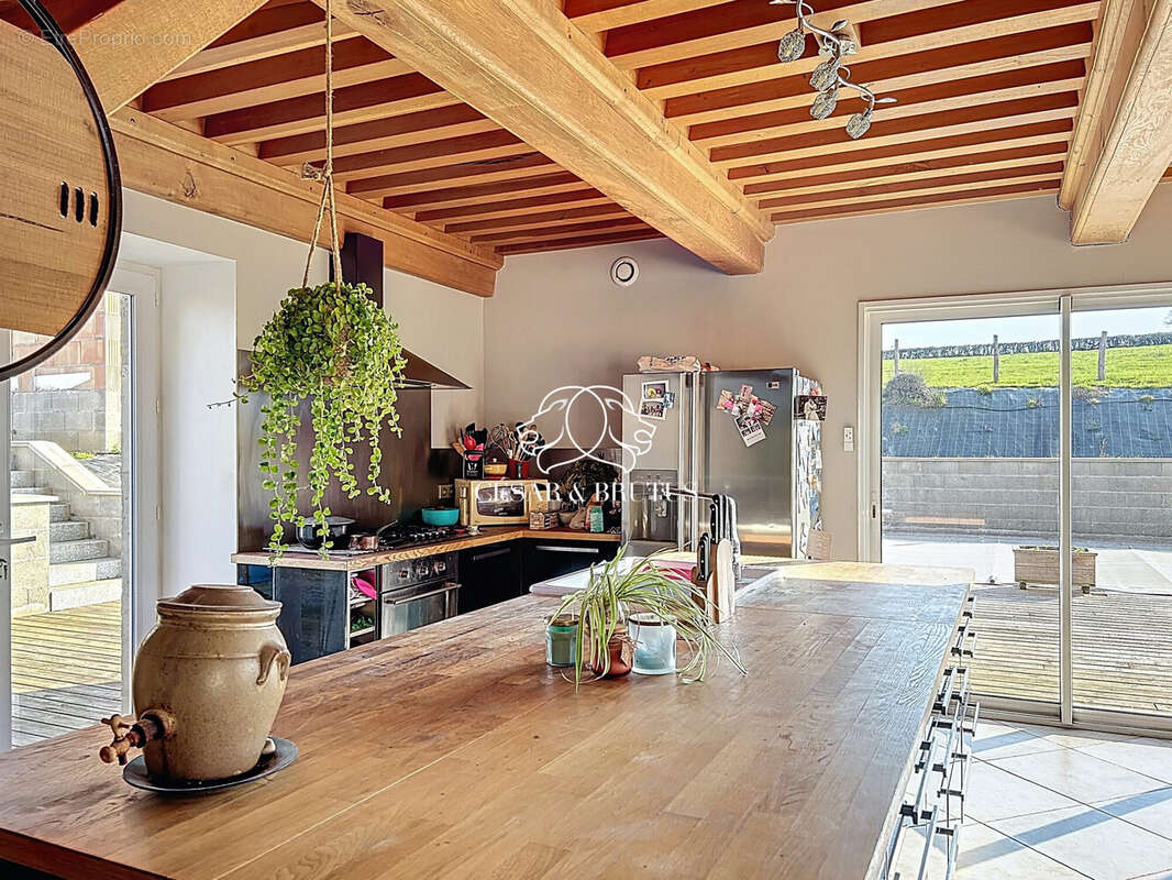 Maison 231 m² à Saint-Didier-En-Brionnais  - photo 8