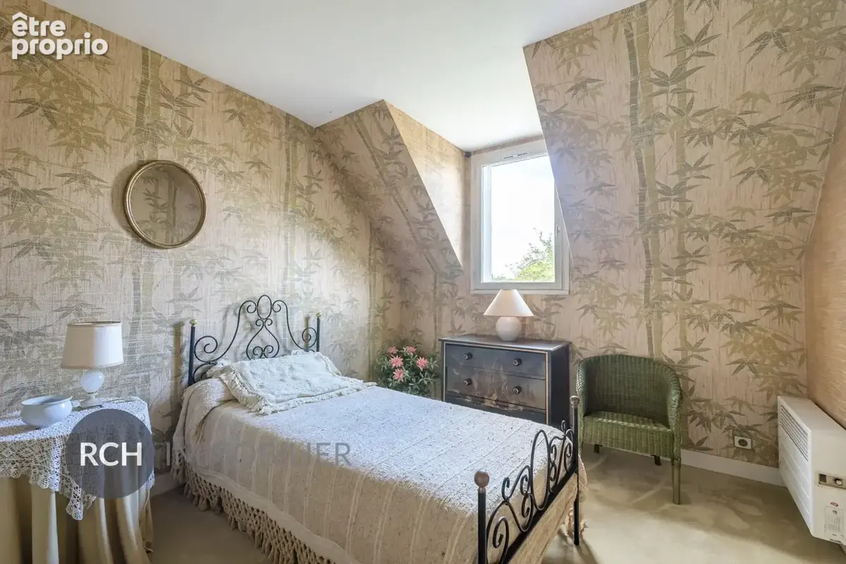 Proche Montfort-l'Amaury - Maison d'architecte baignée de lumière avec piscine chauffée et terrain arboré - photo 15