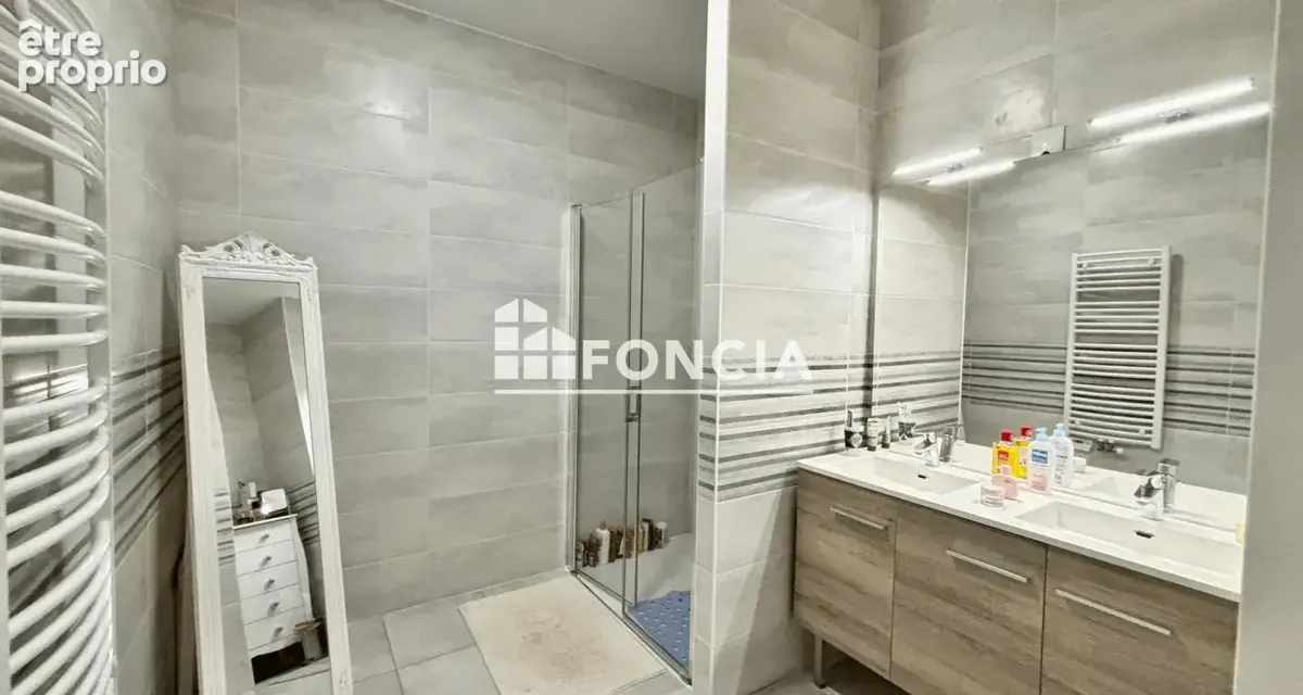 Une adresse privilégiée, un cadre exceptionnel et de beaux volumes ! pour cet appartement - photo 11