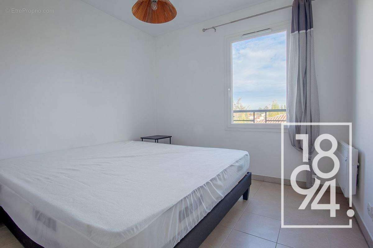 Appartement à LE PUY-SAINTE-REPARADE