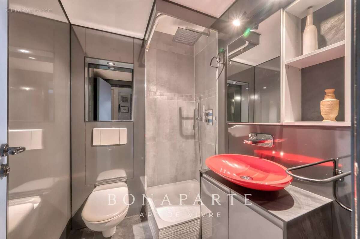 Maison d’architecte – 316 m² habitables – Dépendance indépendante – Piscine intérieure – Sous-sol total – Jardin paysagé de 800  - photo 12