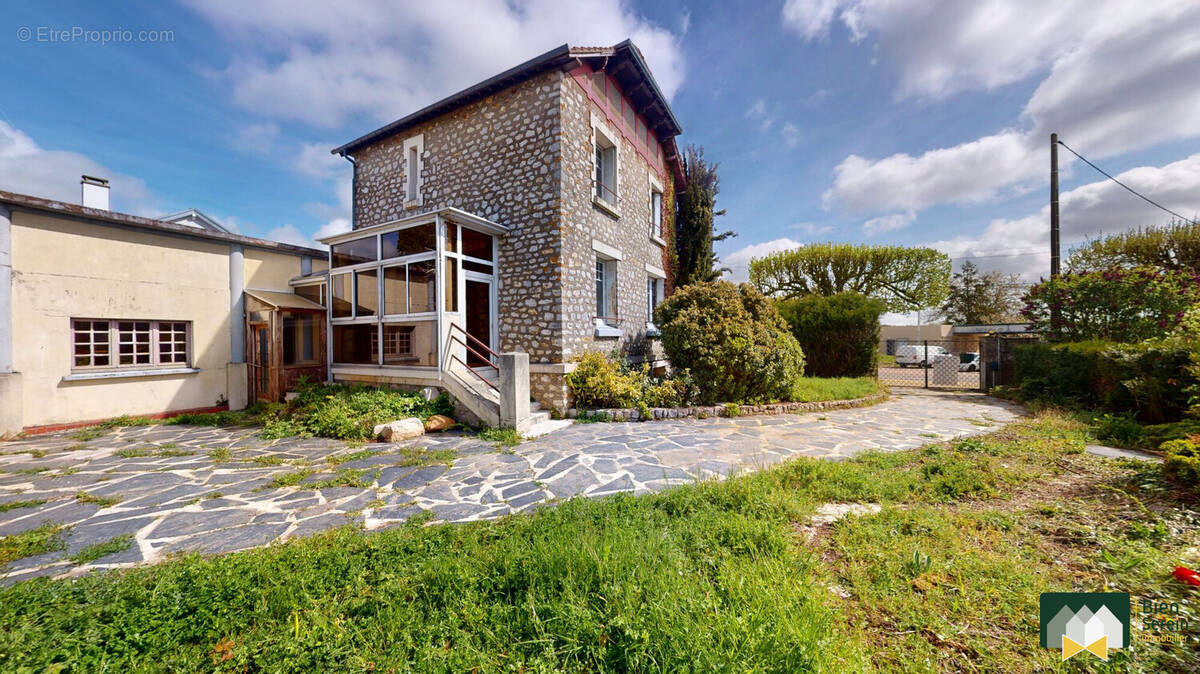 Maison à LEVES