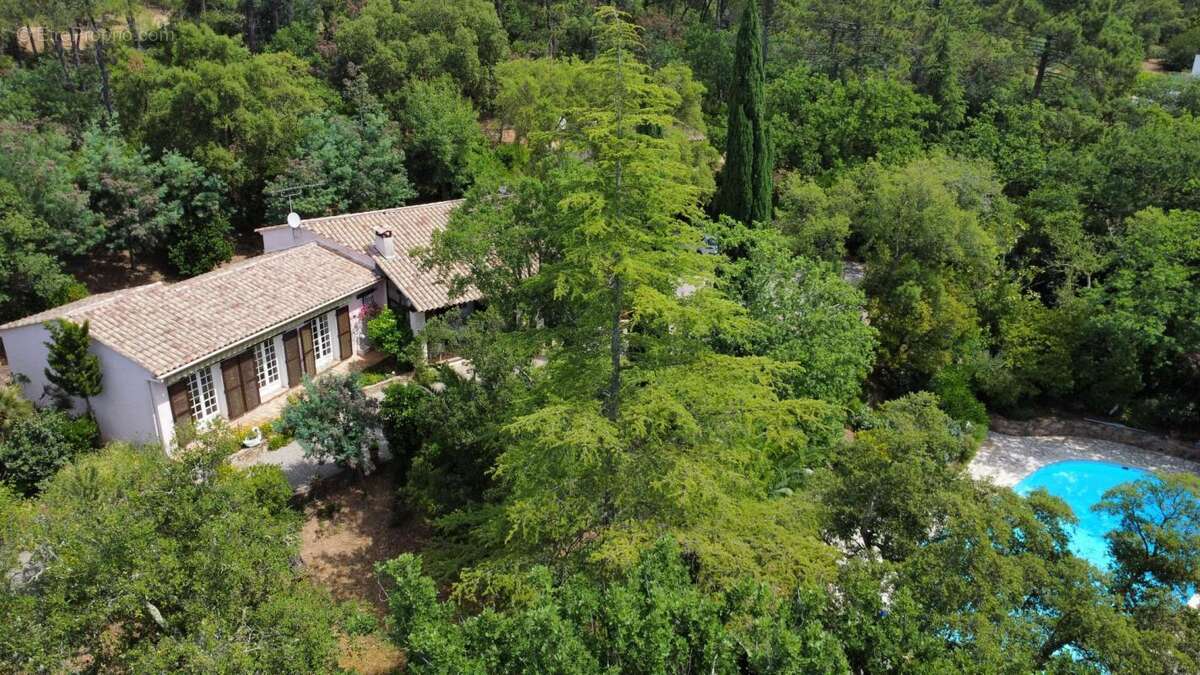 Maison à LE MUY