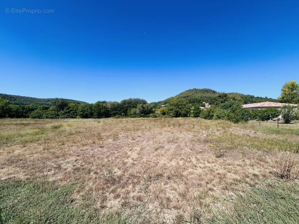 Terrain à SALERNES