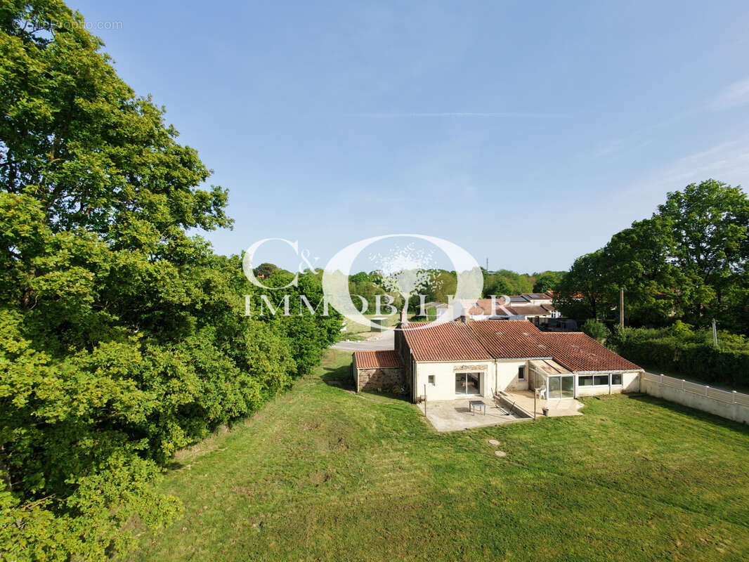 Maison à SAINT-ETIENNE-DU-BOIS