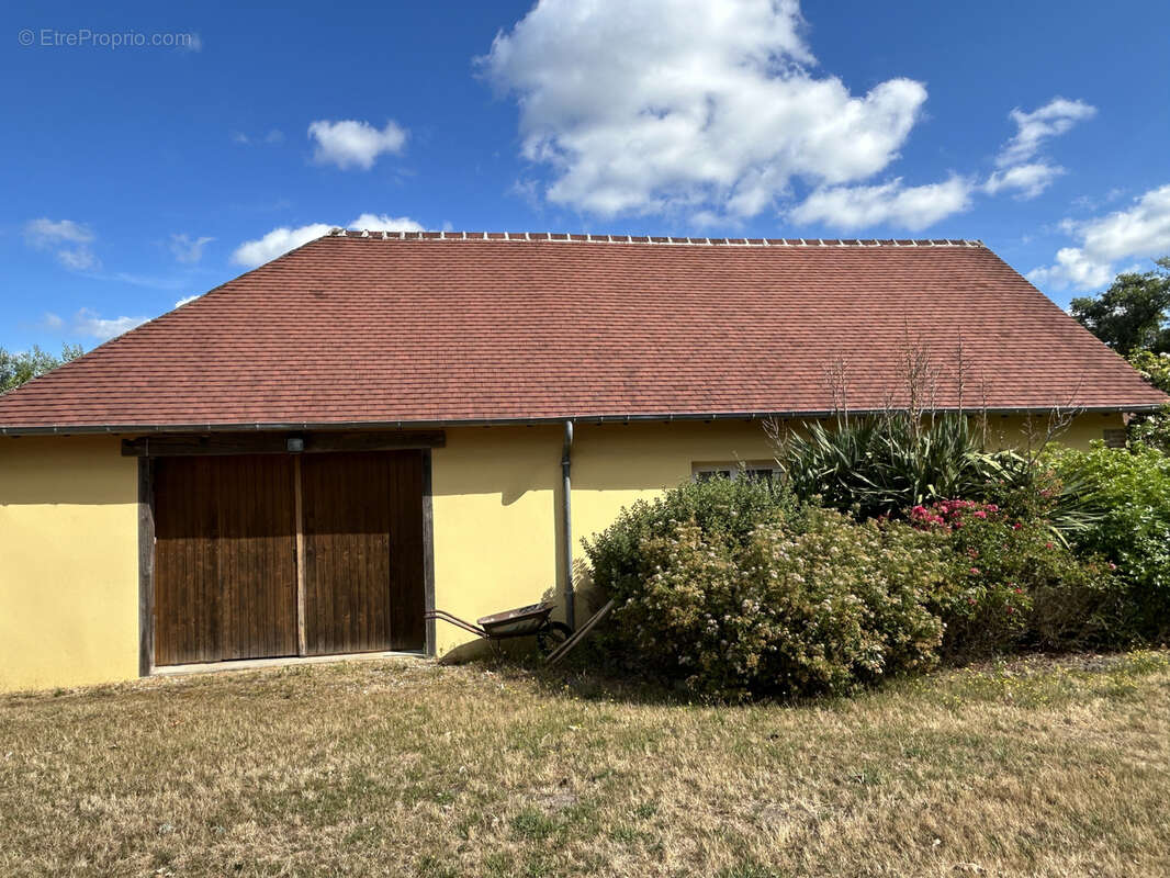 Propriété 2,2 ha avec étang, ancien corps de ferme, parc aboré, prairie - photo 22