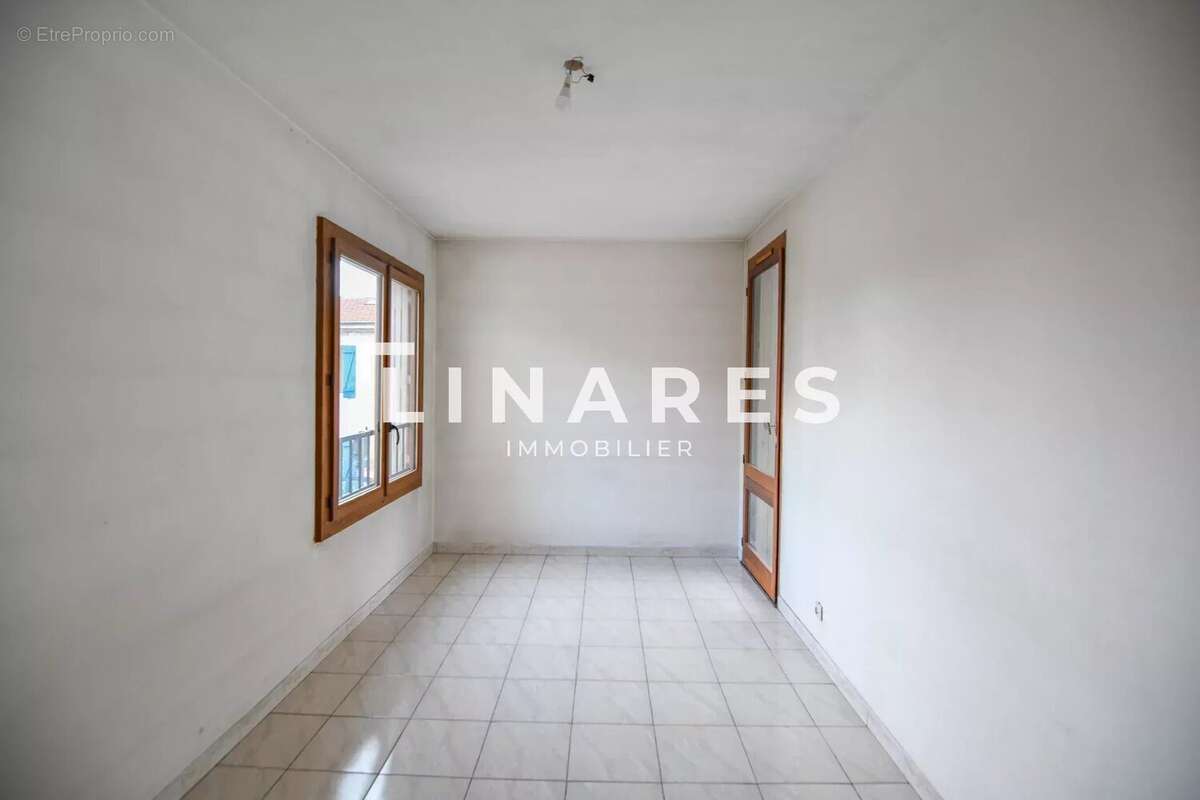 Appartement à MARSEILLE-4E