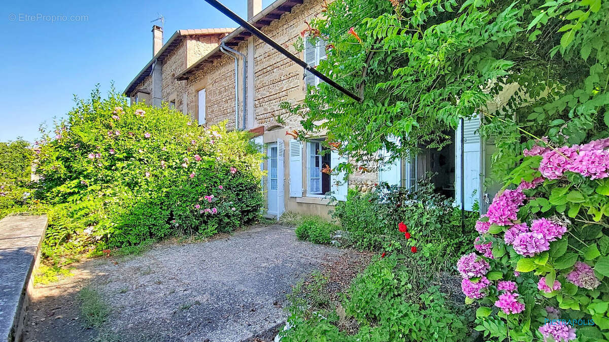 Maison 180 m² à Saint-Jean-De-Bournay  - photo 3