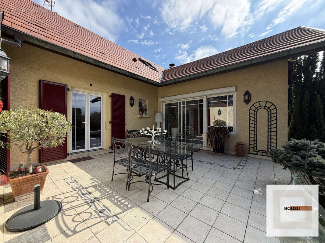 Maison à CRANVES-SALES
