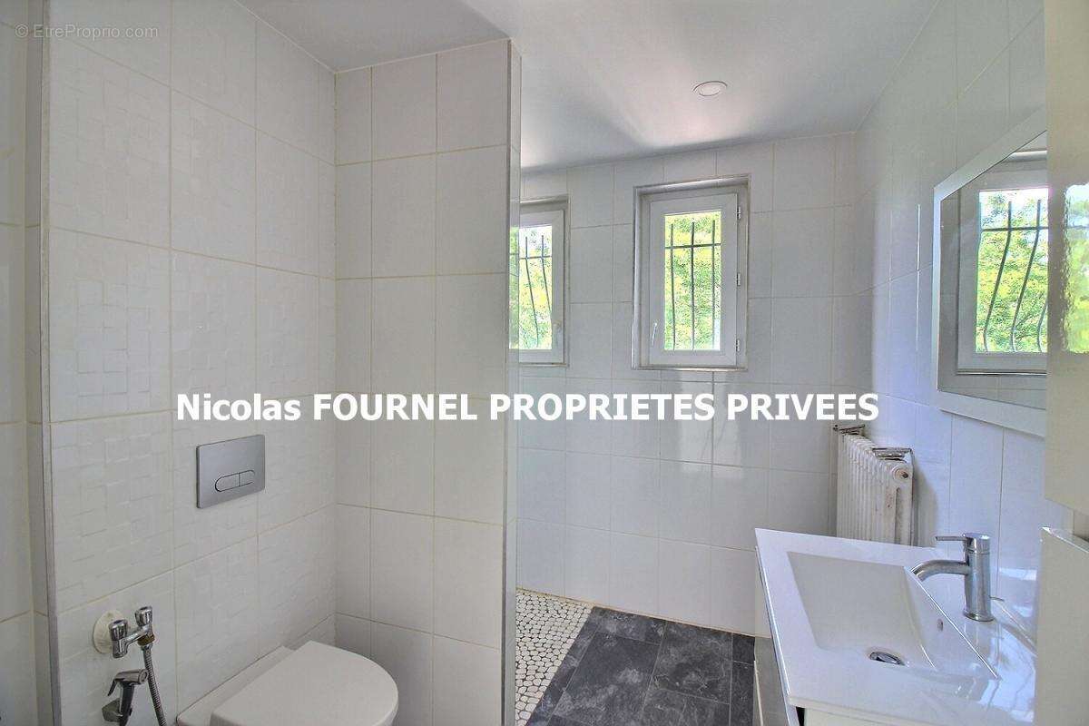 Maison à LE CHAMBON-FEUGEROLLES