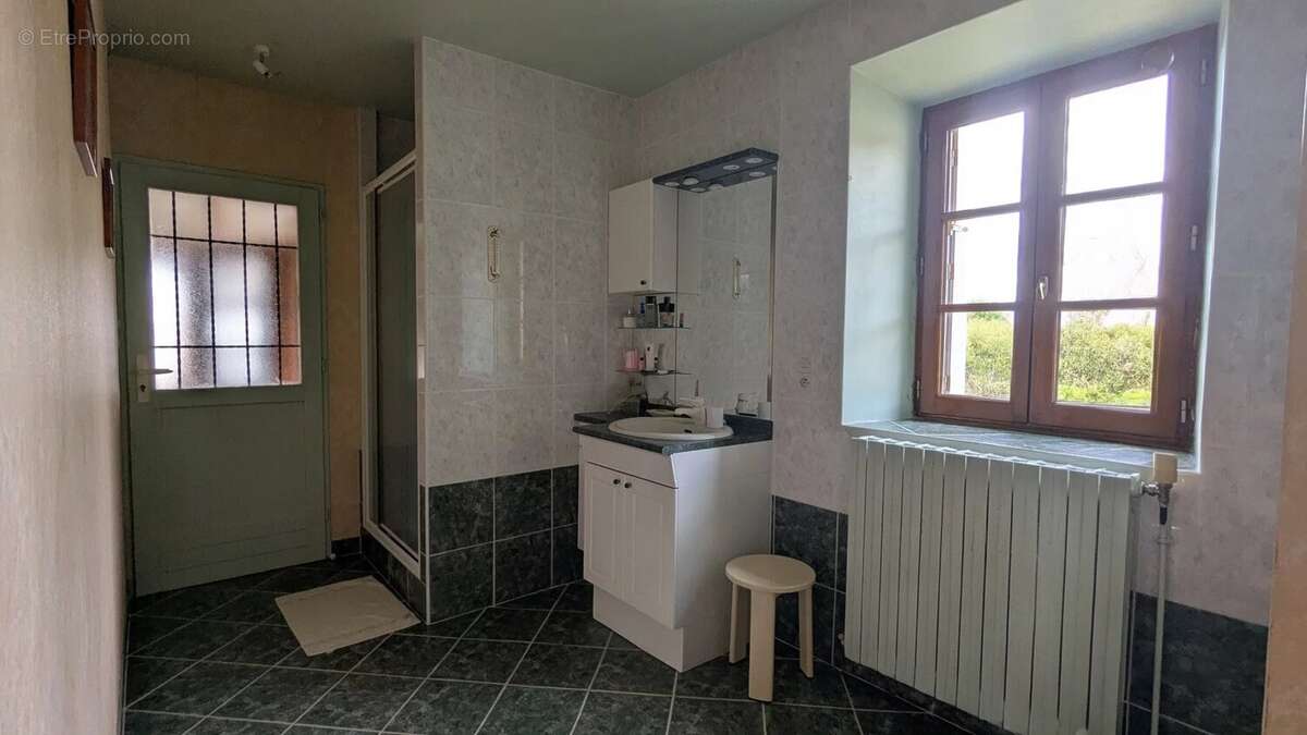 Charmante maison de village offrant 4 chambres à Saulgé - photo 12
