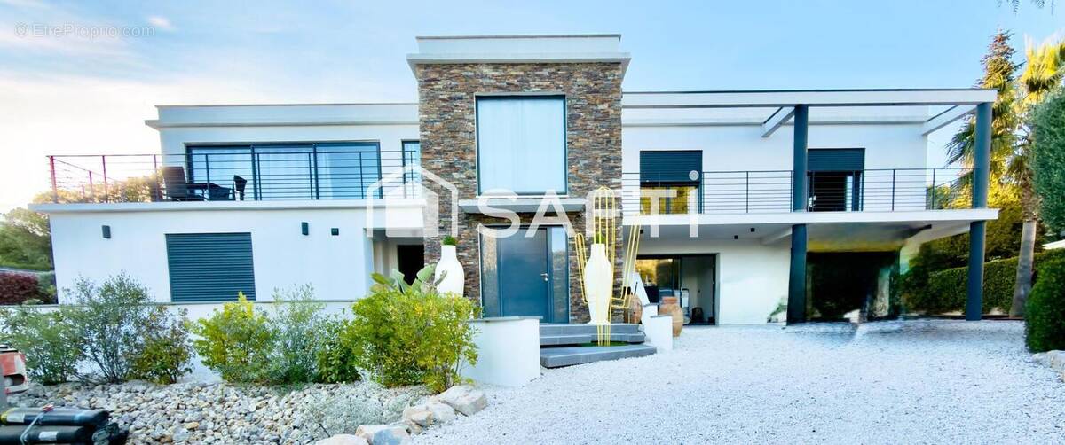 Photo 1 - Maison à FREJUS