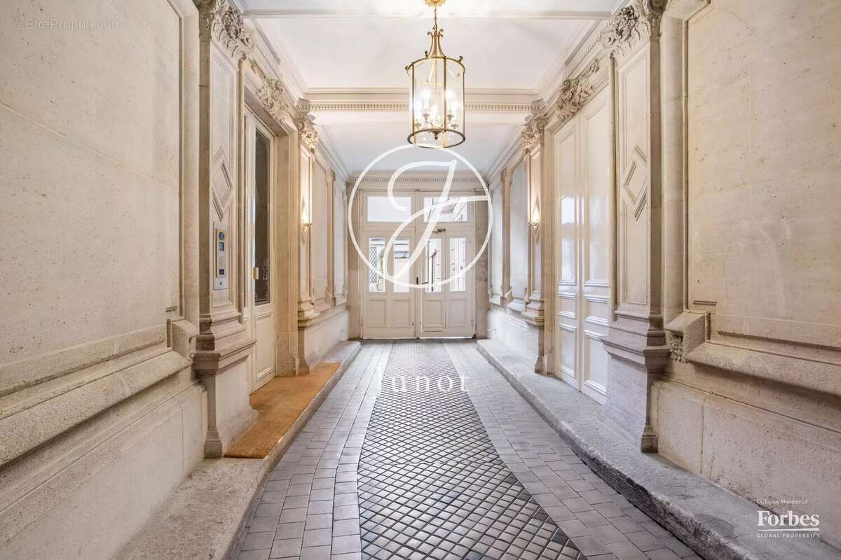 Appartement à PARIS-17E