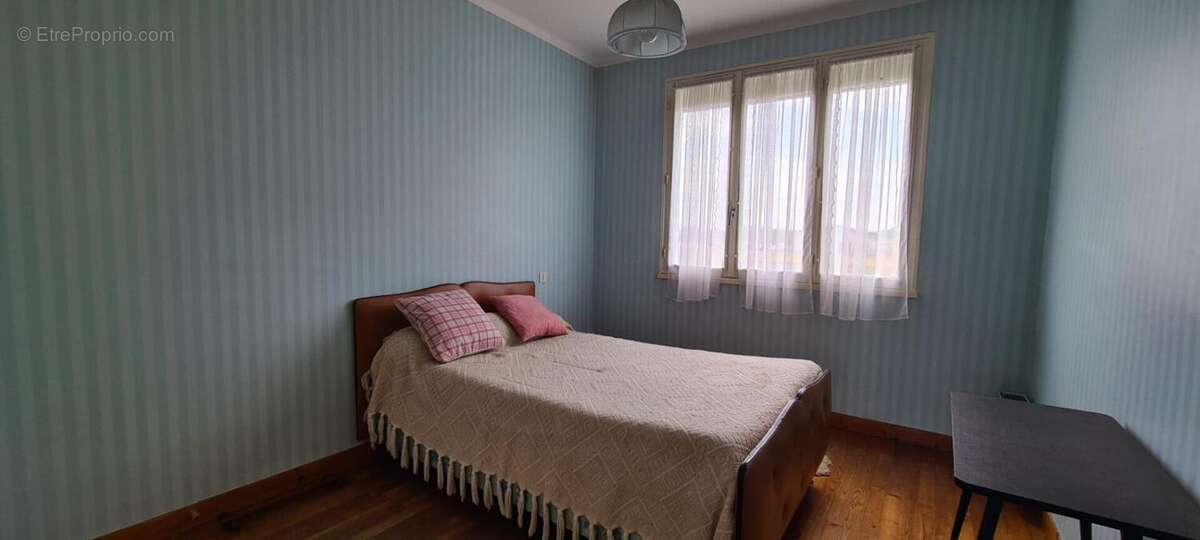 Maison Gorges 4 P . 3 Chs . 84.1 M² . T 719 M² . Balcon . Garage . Sous sol - photo 13