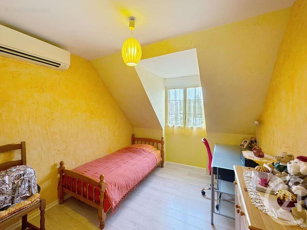 Maison à VAUX-LE-PENIL