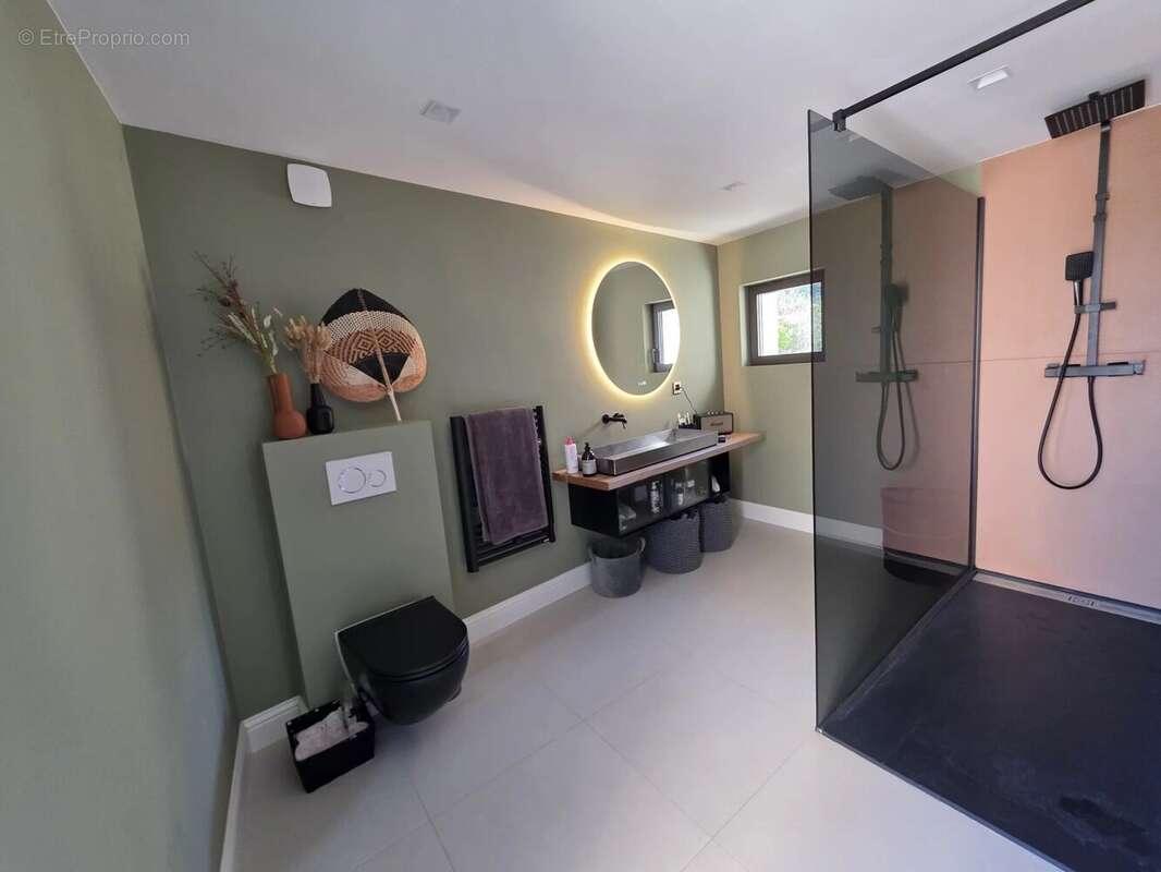 Maison à BAGNOLS-EN-FORET